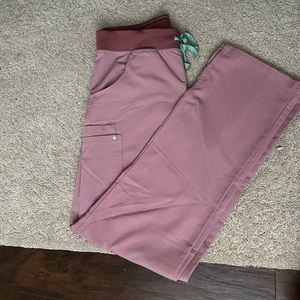 Woman’s Figs pants